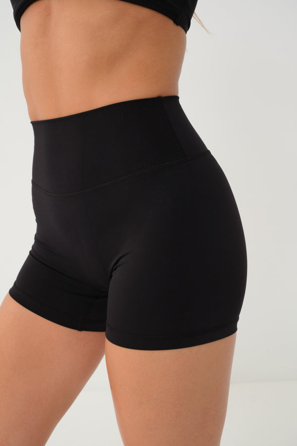 Invisible Scrunch Shorts Black